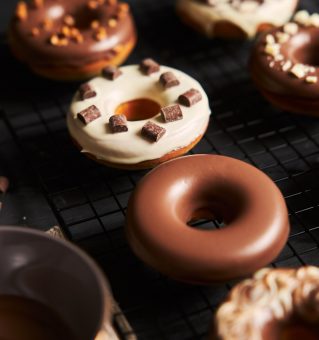 DONUTS AU CHOCOLAT DONUTS AU CHOCOLAT